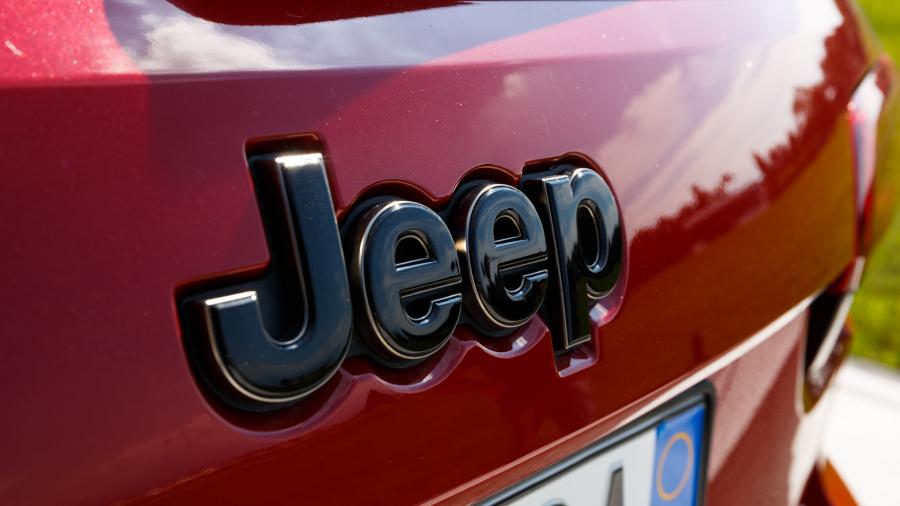Логотип Jeep Grand Cherokee Trackhawk (WK2) 2018 года  (WW) (фото 32 из 47)